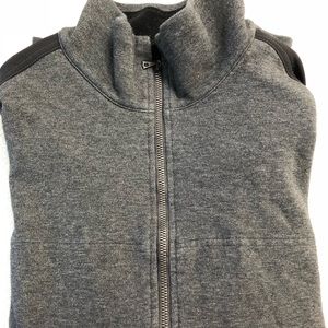 Men’s Victorinox sweat shirt. Size XL.